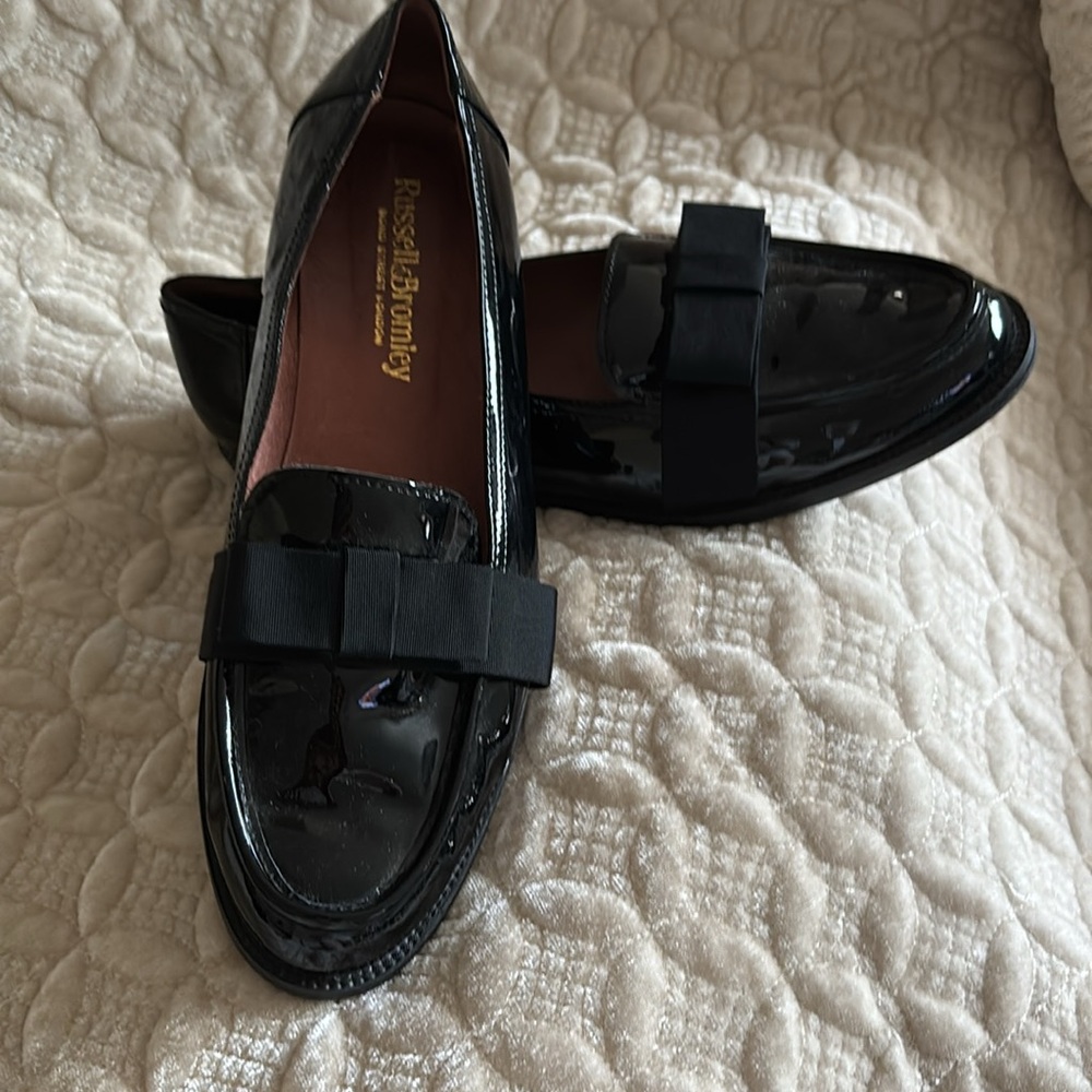 Sleek Black Leather Flats for Formal Wear very good condition